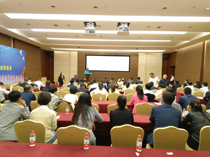 2016年9月22日下午2时在甘肃国际会展中心四楼兰州厅，来自各省、市、自治区的六十多位代表参加了四分论坛。耀彩网政府与法律顾问委员会主任赵庆华在论坛致开场词，甘肃省律协政府与法律顾问委员会秘