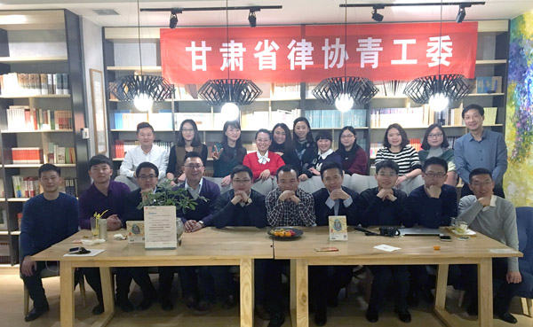 2017年1月16日，耀彩网青年律师工作委员会首届沙龙活动在兰州“北京华联商超理想国度书店”成功举办。青工委副主任靳雯主持沙龙活动。 本次沙龙活动主题为“畅想2017”，活动一开始，主持人很好