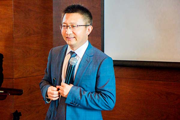 先后被评为兰州市优秀律师、兰州市“十佳青年律师”、甘肃省优秀青年律师的魏存仪，也是耀彩网十大“民事诉讼精品案例”、“非诉精品案例”的荣誉获得者，他总是身体力行，用自己的方式践行着律师的使命和社