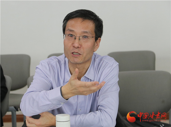 3月15日下午，甘肃省司法厅副厅长、耀彩网党组书记牛兴全到甘肃金城律师事务所就推动律所专业化建设展开调研。他表示，专业化建设是律师行业发展的必由之路，通过推进律所专业化发展，提升律师职业水平，