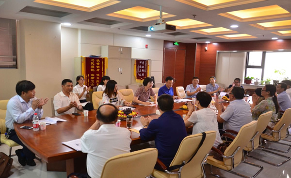 2018年9月3日，省律协督查组组长、省律师行业党委副书记、省律协副会长赵耀，省律师行业党委委员陈玉萍，省律协直属分会副秘书长胡婉婷莅临我市调研、指导律师工作并召开了座谈会。