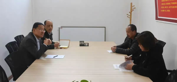 为贯彻落实中央和省委省政府、司法部和全国律协及省司法厅有关精神，进一步落实对民营企业做好法律服务有关要求，11月28日，省律协副会长、民营经济律师法律服务队副队长王祖国等律师赴民营企业开展了“法治体检