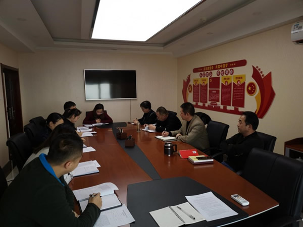 12月24日下午，省律协秘书处召开了2019年度述职会议，秘书处全体工作人员参加，秘书长张维武主持会议。