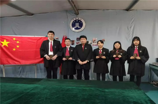 1月7日下午，我市2020年第一批新执业律师宣誓仪式在甘肃河西律师事务所举行。宣誓仪式由我市律师协会副会长许阳主持，市律师协会会长叶其钦作为监誓人参加本次宣誓仪式。本次宣誓共五名新申请执业律师参加。