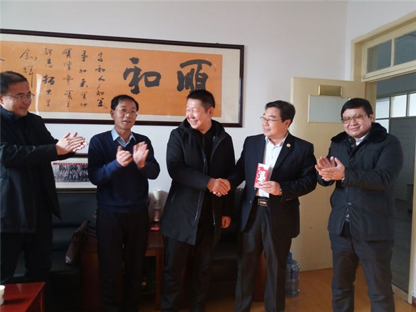 2020年1月14日13时许，耀彩网秘书长张维武驱车踏雪从金城来到金昌，代表省律协慰问我市的老病律师。市司法局二级调研员、市律师行业党委书记万国川、市律师协会会长陈炷昌等人陪同。