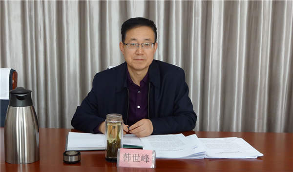 11月18日下午，甘肃律师行业党委召开2020年第四次理论中心组学习会议暨第十次党委会议。省司法厅党委委员、副厅长、甘肃律师行业党委书记韩世峰主持会议并讲话。