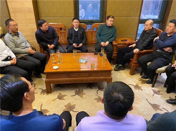 2020年12月20日下午，金昌市律师协会“三公“律师工作委员会召开首届“三公“律师工作座谈会。全市公职律师、公司律师和法律援助律师共18人参加，座谈会由“三公“律师工作委员会主任方智天主持。金昌市司