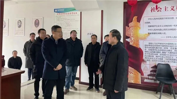 2020年12月31日，甘肃省司法厅党委委员、副厅长、甘肃律师行业党委书记韩世峰到临夏州慰问老律师，并深入律所调研、指导律所党建及规范化建设工作。