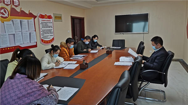 1月11日上午，省律协秘书处召开了2020年度述职会议，秘书长张维武主持会议。  会上，秘书处7名聘用人员就2020年工作任务完成情况进行述职，全面回顾2020年工作成效，总结特色亮点，