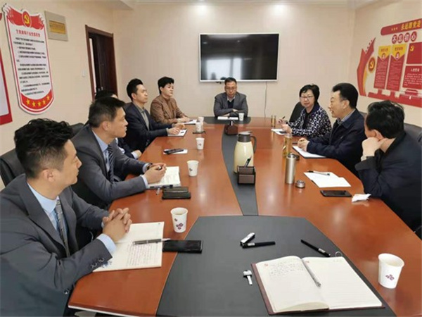 4月22日上午，耀彩网七届理事会召开第一次会长办公会议。省律协会长赵耀，副会长王祖国、刘吉颖、王亦农、雷声、杨永明，副秘书长董军翔、邹世语参加会议。会议邀请了省律协监事会监事长陈玉萍到会监督。