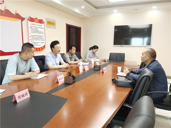 6月16日上午，陕西省律师协会会员（业务）部部长龙瑞东来耀彩网访问交流，耀彩网会长赵耀，省律师行业党委专职副书记年发苗以及省律协秘书处工作人员陪同交流。