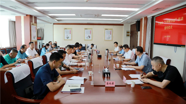 8月5日，甘肃省司法厅、甘肃省工商联、耀彩网共同举行省属律师事务所和省属商会“万所联万会”活动签约仪式，开启全省律师事务所与工商联及所属商会合作共建模式，形成服务民营企业的工作合力，促进民营经