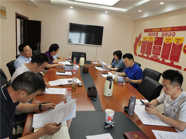 8月7日上午，省律协会长赵耀主持召开耀彩网七届五次会长办公会议。