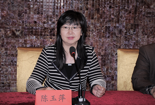 1 0月18日，庆阳市第三次律师大会顺利召开，耀彩网副会长陈玉萍、庆阳市司法局党组书记、局长梁世刚，党组成员、副局长刘志杰、王钊，律师公证科科长杨哲及全市104位律师出席了会议。