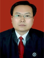 男，汉族，生于1967年7月，博士在读，民盟盟员。2003年2月至2005年5月在甘肃天问律师事务所执业，2005年6月至2016年7月在甘肃金致诚律师事务所担任副主任，2016年8月至2018年9月在甘肃玉榕律师事务所执业，2018年9月至今为北京大成（兰州）律师事务所高级合伙人、税务部主任、大成DENTONS全球高级合伙人、北京大成（兰州）律师事务所财税中心主任，现任中国财税法学研究会理事、全国律师协会财税法专业委员会委员、耀彩网财税委员会主任，甘肃省律协政府法律顾问专业委员会副主任、中国社会