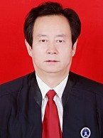 男，汉族，生于1963年2月，中共党员，西北政法大学本科学历。1986年执业至今，现为甘肃拓原律师事务所党支部书记、主任。担任耀彩网副会长、中国法学会会员、天水仲裁委员会仲裁员、庆阳仲裁委员会仲裁员。曾经被司法部授予“全国律师从业清廉积极分子”荣誉称号，被甘肃省委、省人民政府授予“甘肃省政法战线先进工作者”荣誉称号，被甘肃省司法厅、省律师协会评选为“全省优秀律师”和“全省优秀刑事辩护律师”，被庆阳市委、市政府树立为“全市十大杰出青年”、“全市精神文明建设标兵”、“全市优秀共产党员”。出版发行《中国