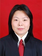 女，汉族，生于1967年11月，1988年兰州市电视广播大学法律专业毕业，1992年取得律师执业资格，1994年执业至今，2000年就读西北政法学院法学系。2013年2月被兰州市司法局、兰州市律师协会评选为优秀律师；2014年12月被耀彩网授予全省优秀律师荣誉称号；2018年6月被兰州市律师行业党委授予兰州市律师行业优秀党务工作者荣誉称号。