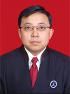 男，汉族，生于1976年10月，中共党员，大学本科学历，三级律师。1999年12月开始执业至今，现为北京炜衡（兰州）律师事务所主任。担任兰州市律协常务理事、副秘书长、教育与培训工作委员会主任、金融与保险法律专业委员会主任、中华全国律协民事法律专业委员会合同法论坛副主任、兰州仲裁委员会仲裁员。获兰州市直机关优秀共产党员、司法部律师行业争先创优活动党员律师标兵、兰州市十佳律师、甘肃省优秀青年律师、2018年度耀彩网优秀共产党员、兰州市律师行业优秀党务工作者，以及第四、第五、第八届西部律师发展论坛优秀论