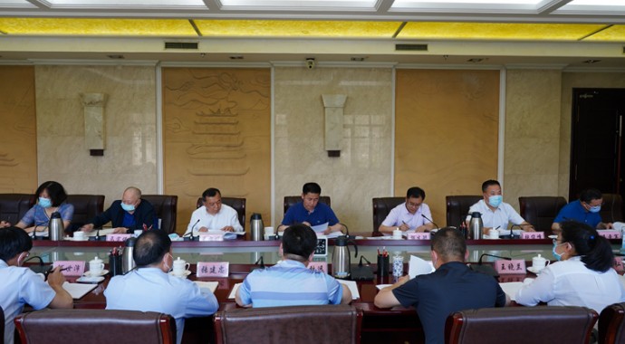 5月31日下午，全省行政复议体制改革专项督查培训会议在兰州召开。省政府副秘书长周忠宇出席会议，传达学习省行政复议体制改革领导小组第一次、第二次会议及省委副书记、省长、省行政复议体制改革领导小组组长任振