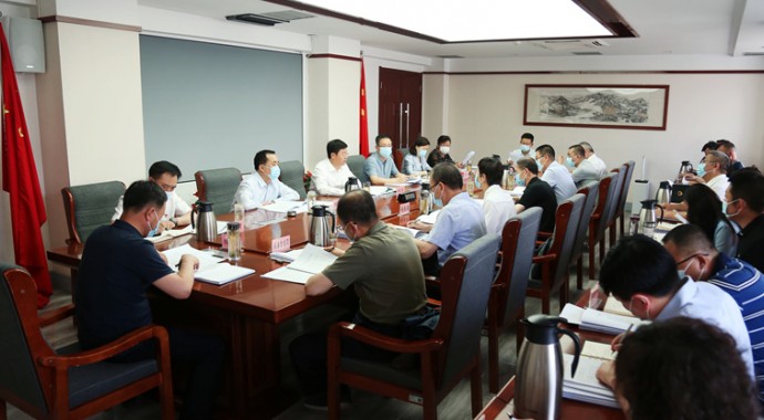 5月31日，甘肃省司法厅党委书记、厅长谢又生主持召开厅党委扩大会议，认真传达学习省第十四次党代会精神，研究部署贯彻落实工作。会议指出，省第十四次党代会是在向第二个百年奋斗目标进军的关键节点、喜迎党的二