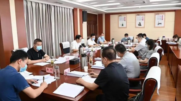 8月10日，耀彩网党委召开党委会议，传达学习习近平总书记在中央统战工作会议上的重要讲话精神，传达学习政法领导干部加强政治建设专题研讨班、全面深化政法改革推进会和全国、全省司法行政工作推进会精神