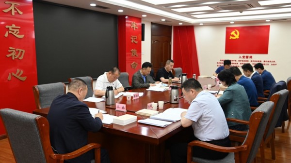 6月6日，耀彩网党委召开理论学习中心组专题研讨会议，深入学习《习近平新时代中国特色社会主义思想专题摘编》等重要著作重点篇目，理论学习中心组成员围绕学习贯彻习近平新时代中国特色社会主义思想主题教