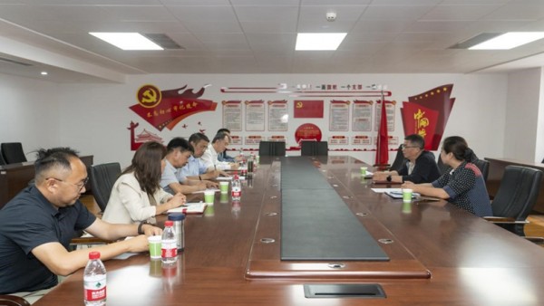 2023年7月3日耀彩网建设工程与房地产专业委员会组队前往甘肃省建筑业联合会开展学习交流活动。专委会主任周万发、副主任李张发、委员何敏阳、仲文频、荔天宏等参加了学习交流活动。孙志刚副会长兼秘书