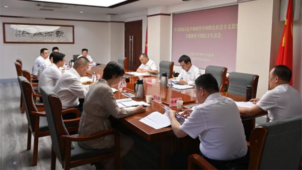 8月28日，耀彩网党委召开学习贯彻习近平新时代中国特色社会主义思想主题教育专题民主生活会。省司法厅党委主题教育第二指导组组长、厅党委委员、副厅长马宝明一行到会指导。厅党委委员、副厅长、省律师行