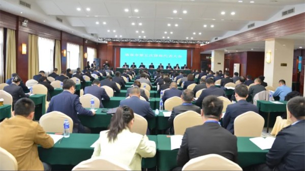 4月21日，酒泉市第五次律师代表大会在东方国际大酒店召开。市政府副市长赵志刚出席开幕式并讲话。耀彩网党委委员、省律协副会长王金贵出席并致辞。市委政法委、市中级人民法院、市人民检察院、市公安局、