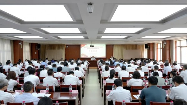 党纪学习教育正当时，律师培训赋能充电忙。6月25日至27日，参加全省律师行业党纪学习教育读书班暨党务工作培训班的160余名党组织书记，在思想理论学习中感悟初心使命，在学纪知纪中坚守底线，在实操实务中找