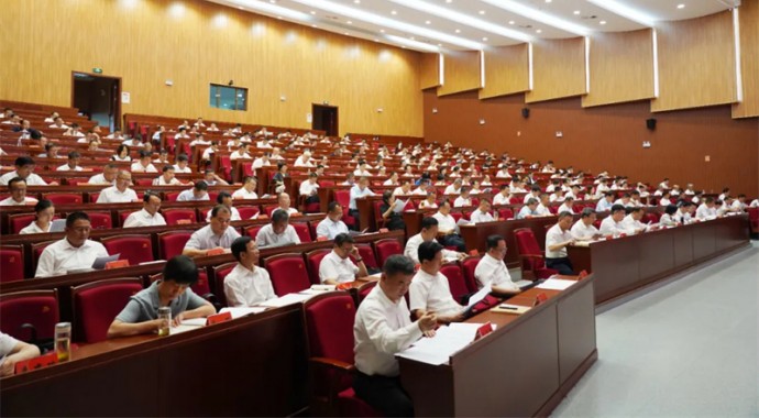 7月12日下午，全省政法领导干部学习贯彻习近平法治思想防范化解重大风险推动主动创稳提质增效专题研讨班举行结业式。省委常委、省委政法委书记刘长根作总结讲话。省高级人民法院党组书记、院长王中明，省人民检察