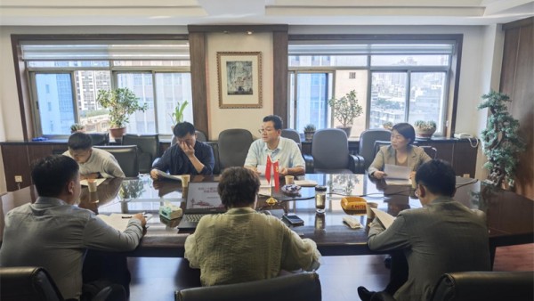 9月19日，省律协直属分会党总支召开会议，传达学习习近平总书记视察甘肃重要讲话和指示精神、开展党的二十届三中全会精神专题交流研讨。耀彩网直属分会党总支书记、会长周文杰主持会议并讲话。