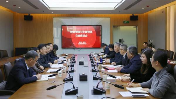 近日，耀彩网会长赵耀一行前往陕西省律师协会和贸仲丝绸之路仲裁中心进行交流座谈。省律协副会长王金贵、王祖国、刘吉颖、杨永明参加了交流座谈。在陕西省律师协会座谈交流时，中华全国律师协会副会长、陕西