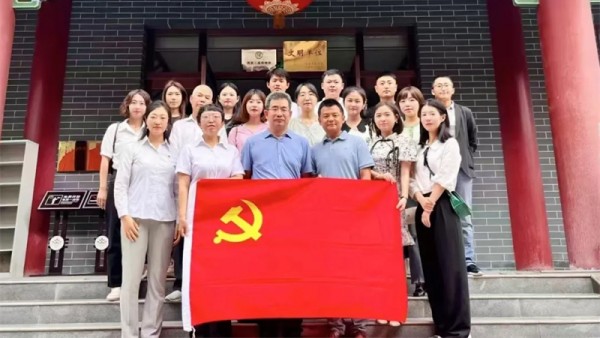 近年来，甘肃永慧律师事务所党支部坚持以党建引领所建，落实四项措施，把党的组织优势转化为律师事务所的发展优势，把党的工作延伸到律师事务所发展全过程、各环节，积极参与主动创安主动创稳行动，持续服务法治政府