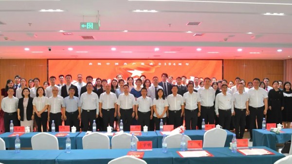 为庆祝中国共产党成立104周年,兰州市律师行业党委、兰州市律师协会举办了全市律师行业“人民律师心向党”庆七一主题朗诵比赛。