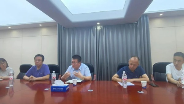 夏日陇南,群山叠翠,草木葱茏,宛如一幅生动的画卷。在这花果飘香、椒红似火的七月,陇南律协迎来了青岛市律师协会李瑞庆副会长,他跨越山海,途径1500多公里专程抵达陇南,为陇南的律师同仁们传经送宝。